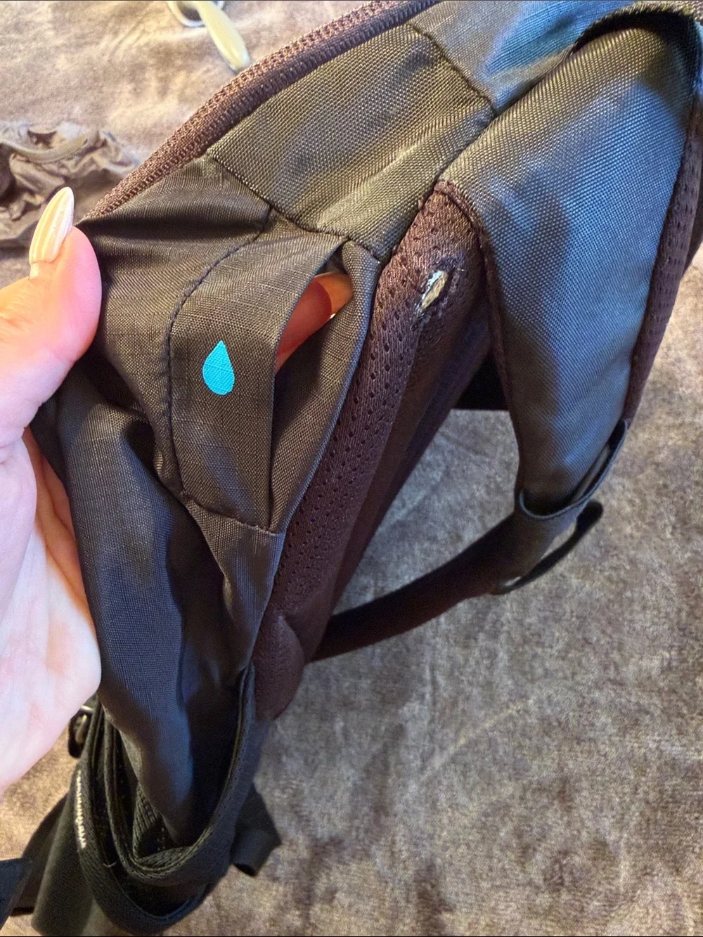 REI Black Trail 25 Men's Backpack - Picture 5 of 8